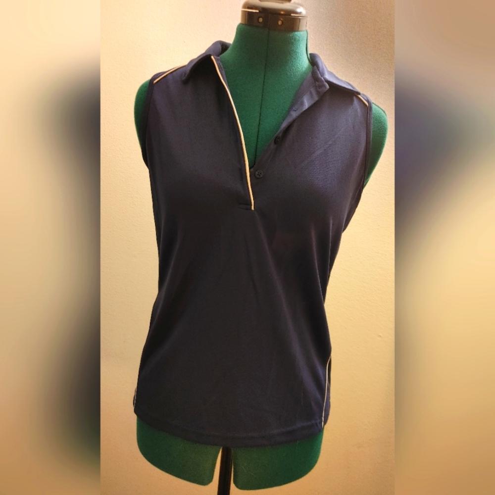 Sleeveless golf polo sans manches